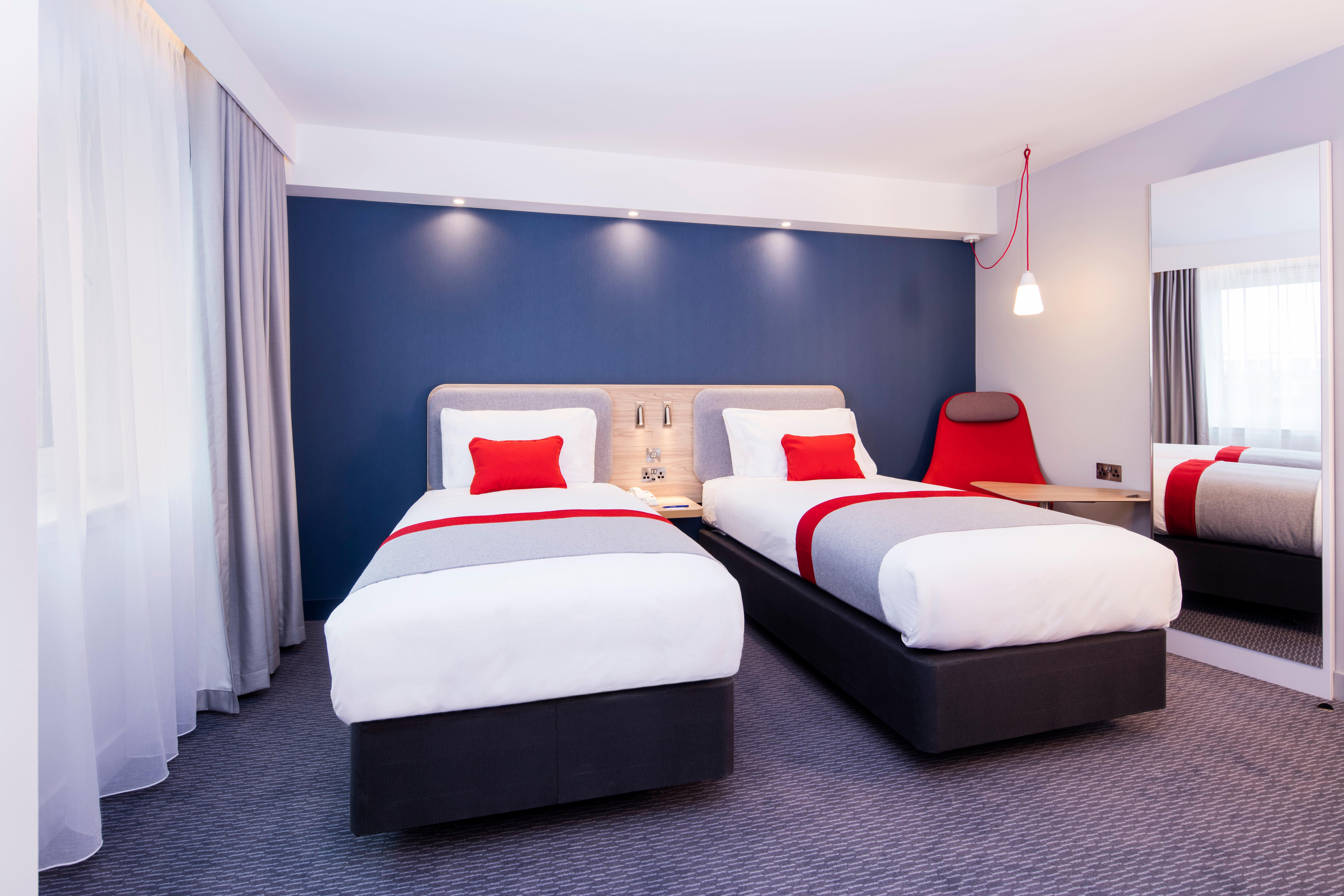 Holiday Inn Express - Malta By Ihg San Ġiljan Buitenkant foto