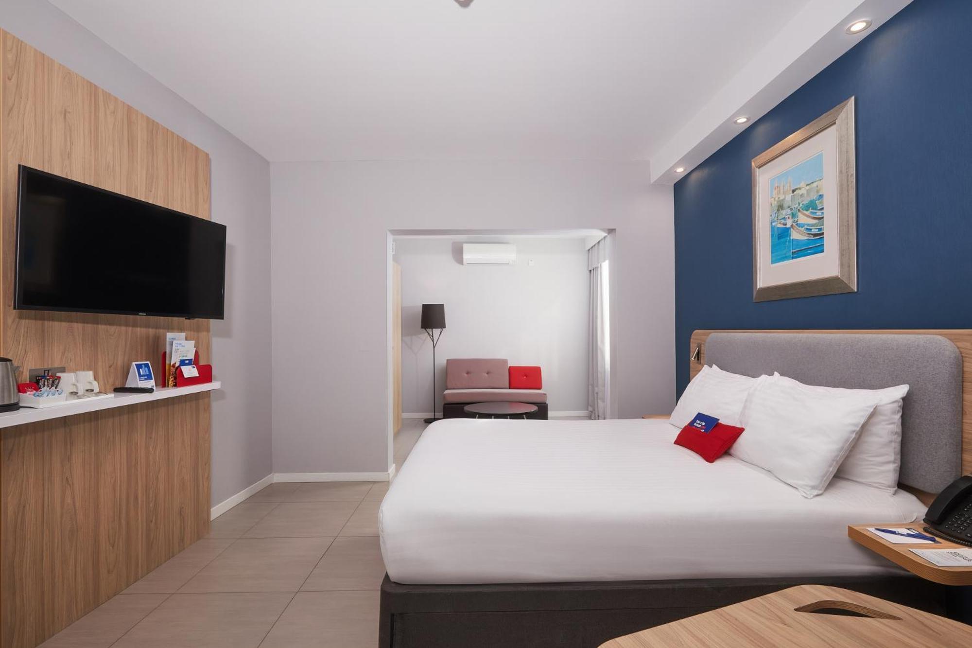 Holiday Inn Express - Malta By Ihg San Ġiljan Buitenkant foto