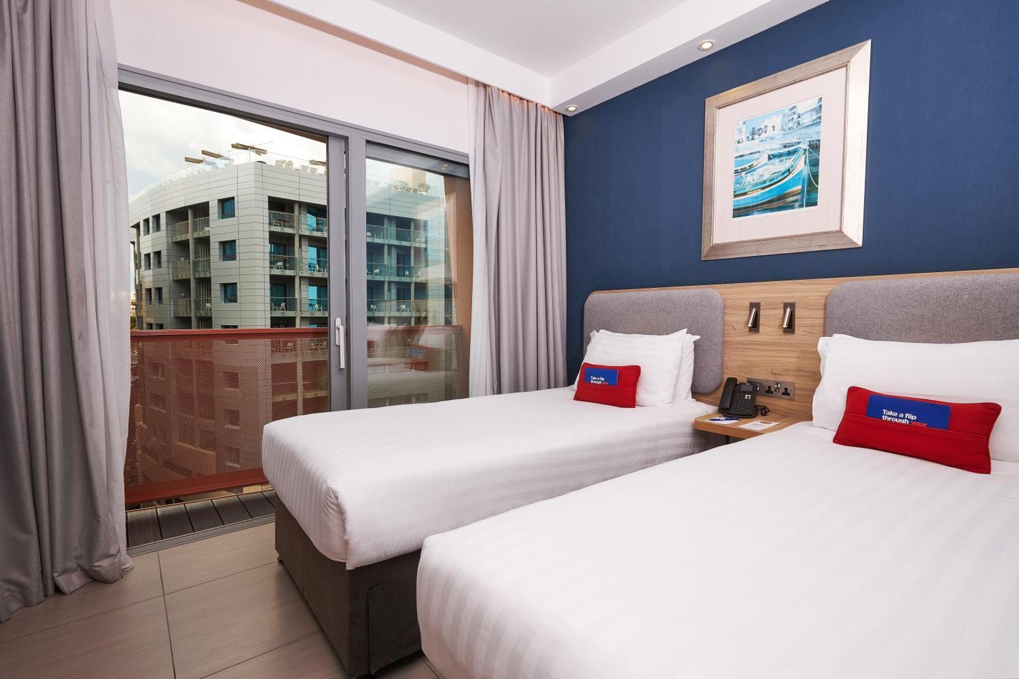Holiday Inn Express - Malta By Ihg San Ġiljan Buitenkant foto