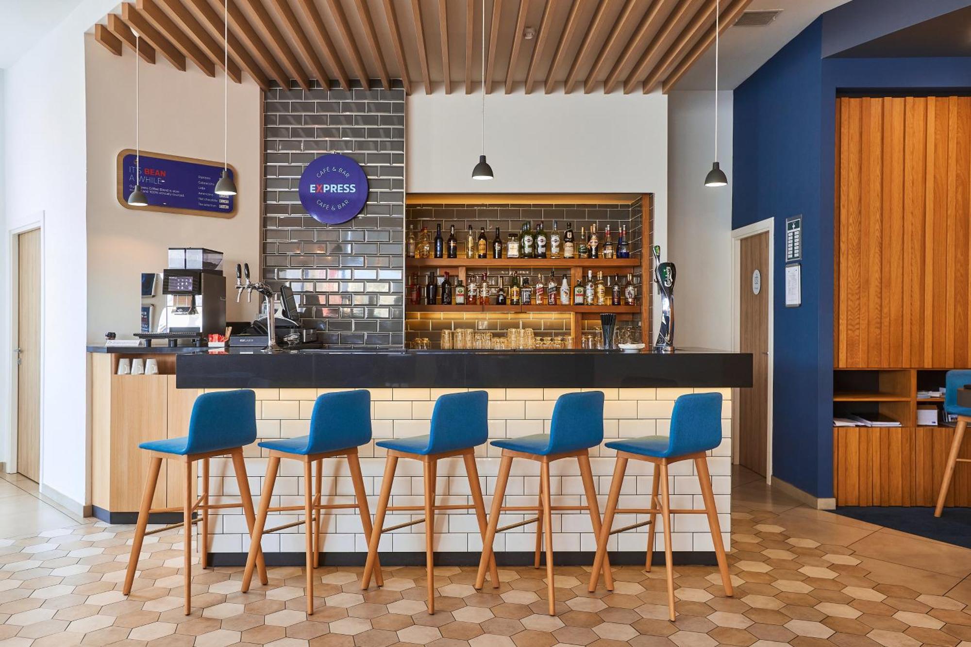 Holiday Inn Express - Malta By Ihg San Ġiljan Buitenkant foto