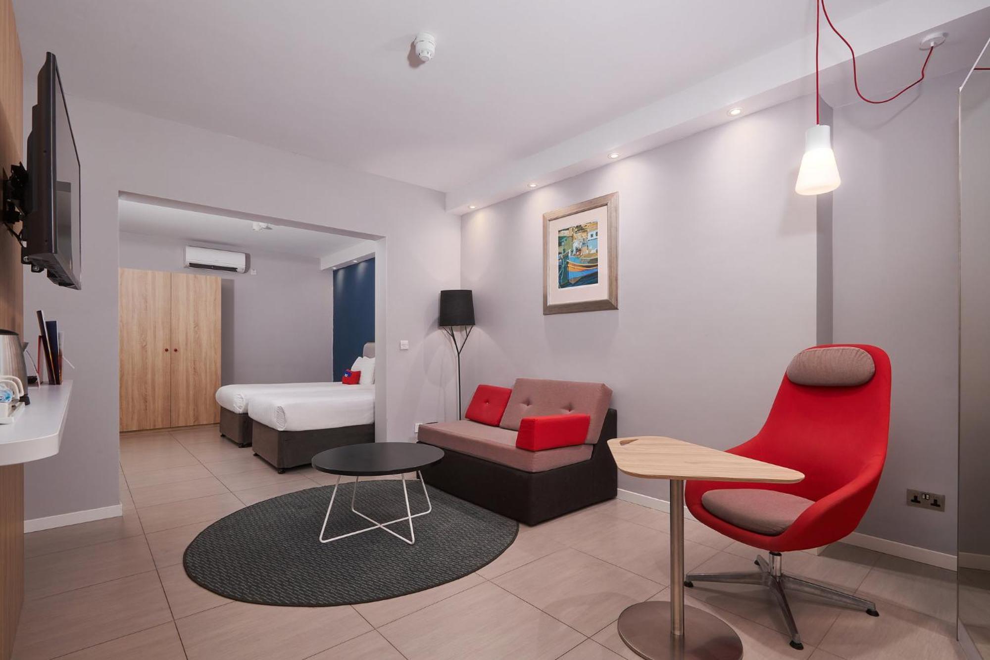 Holiday Inn Express - Malta By Ihg San Ġiljan Buitenkant foto