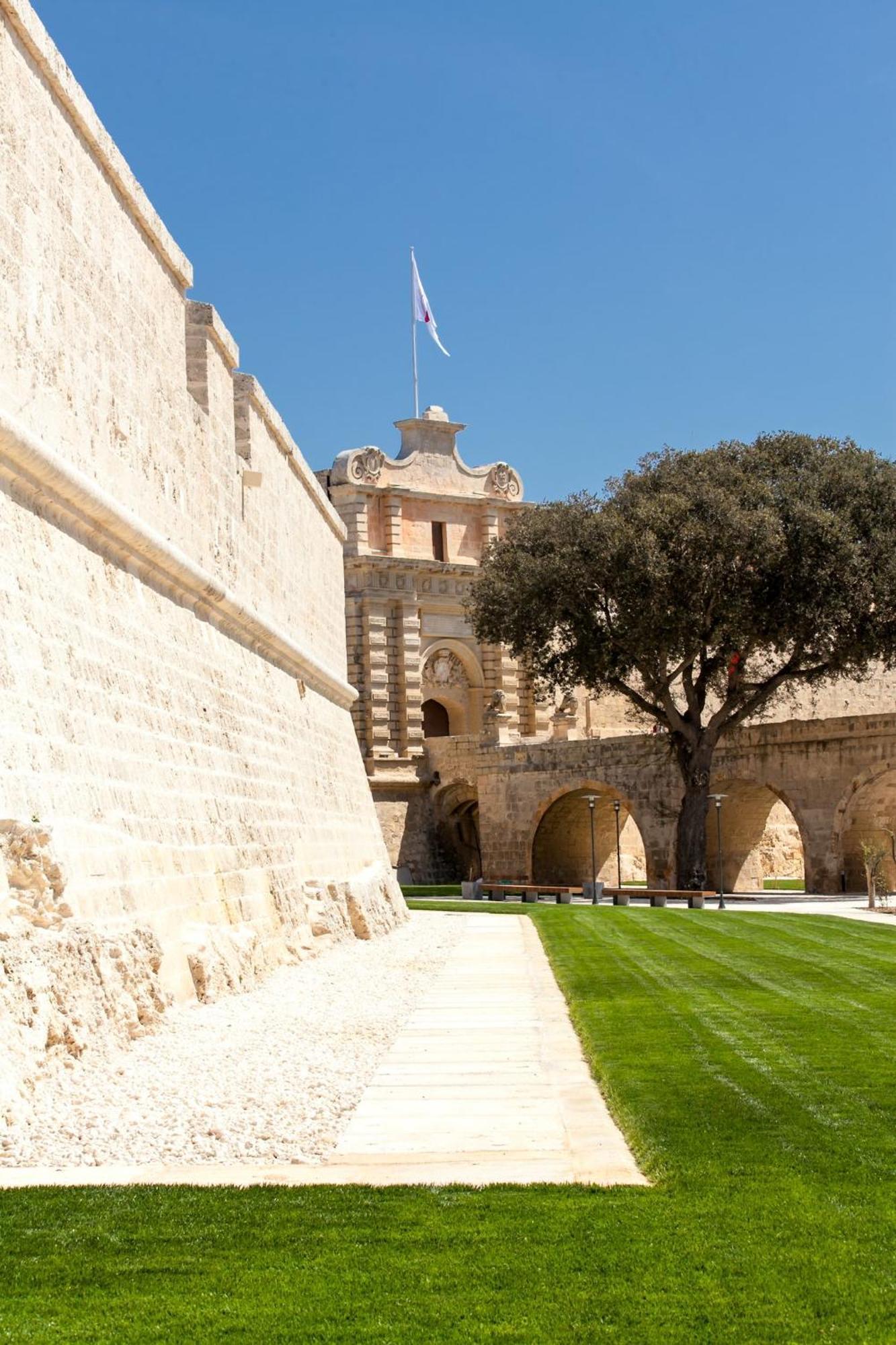 Holiday Inn Express - Malta By Ihg San Ġiljan Buitenkant foto