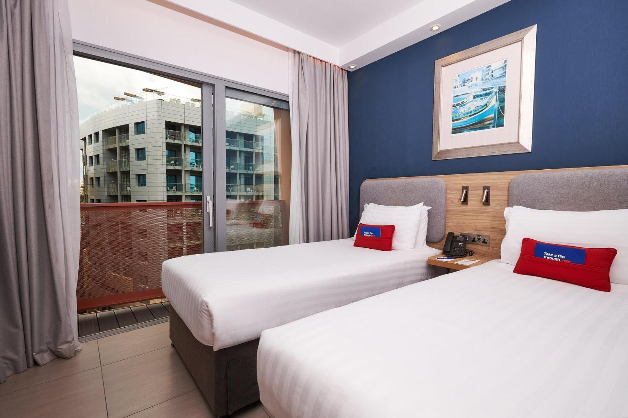 Holiday Inn Express - Malta By Ihg San Ġiljan Buitenkant foto