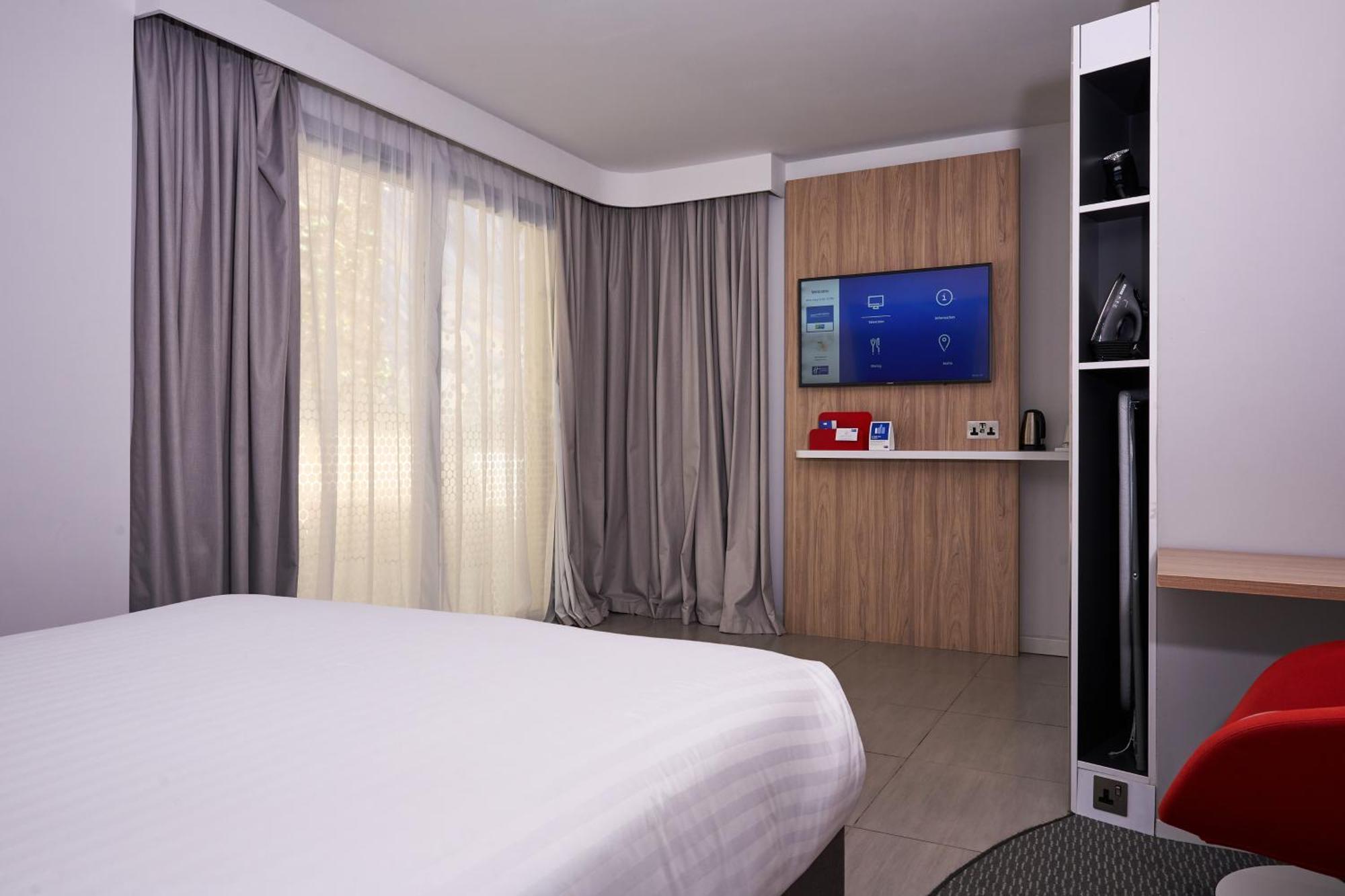Holiday Inn Express - Malta By Ihg San Ġiljan Buitenkant foto